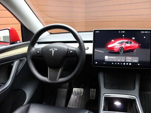Used 2023 Tesla Model Y Performance image 22