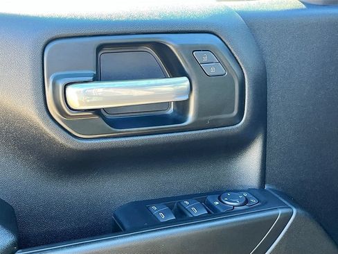 Used 2025 Chevrolet Silverado 1500 Custom Trail Boss w/ Dark Appearance Package AWD/4WD image 18