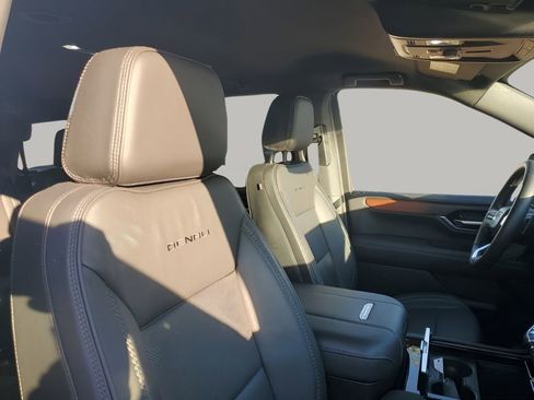 Used 2025 GMC Yukon Denali image 15