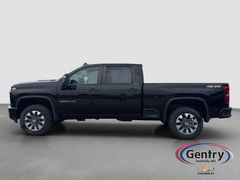 Used 2023 Chevrolet Silverado 2500 Custom w/ Custom Value Package AWD/4WD image 3