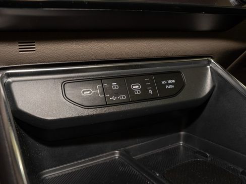 Certified 2025 Kia Carnival SX image 15