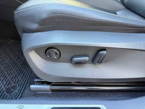 Used 2023 Volkswagen Tiguan SE R-Line image 5