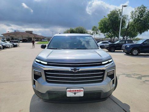 New 2026 Chevrolet Traverse LT w/ Driver Confidence Package FWD image 2