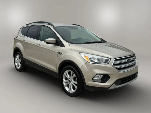 Used 2018 Ford Escape SE FWD image 1