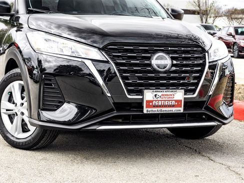 Used 2025 Nissan Kicks Play S image 3