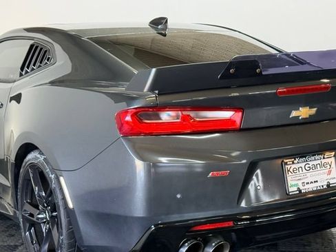 Used 2018 Chevrolet Camaro SS RWD image 9
