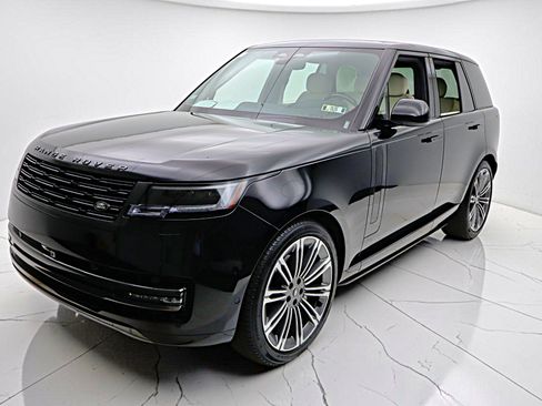 Used 2025 Land Rover Range Rover SE AWD/4WD image 13