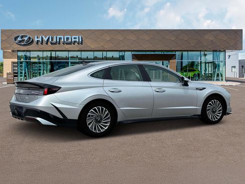 New 2025 Hyundai Sonata Limited image 8