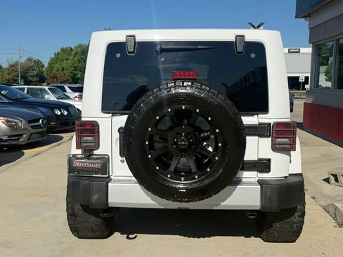 Used 2015 Jeep Wrangler Unlimited Sahara w/ Dual Top Group AWD/4WD image 8