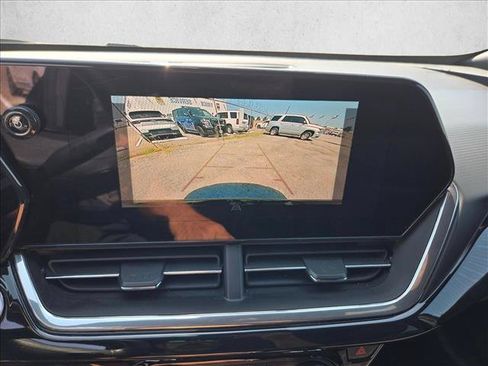 Used 2024 Chevrolet Trax RS FWD image 14