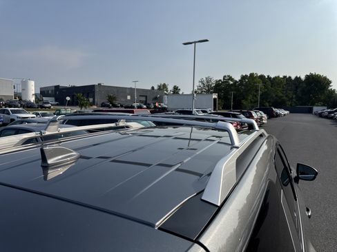 Used 2024 Nissan Pathfinder Platinum AWD/4WD image 39