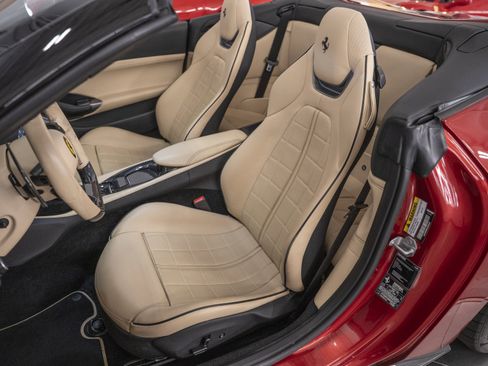 Used 2022 Ferrari Portofino M RWD image 41