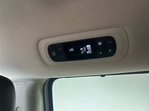 Certified 2023 Chrysler Pacifica Touring-L FWD image 22