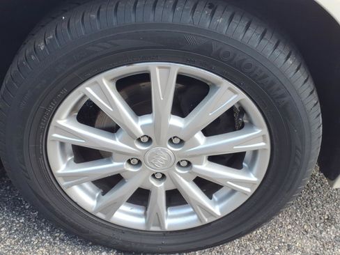 Used 2011 Buick Lucerne CXL w/ Driver Confidence Package FWD image 5