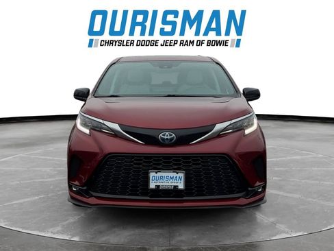 Used 2022 Toyota Sienna XSE image 8