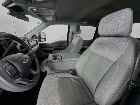 Used 2024 Ford F250 XLT image 11