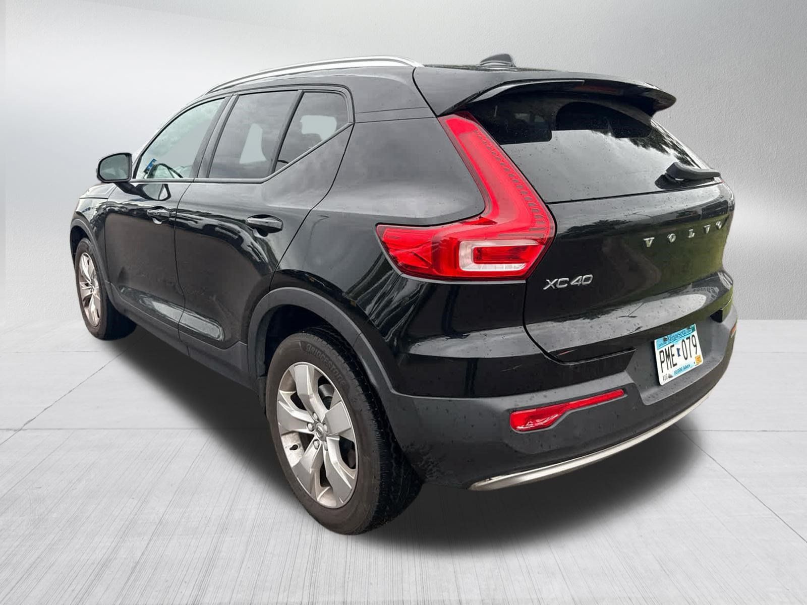 Used 2021 Volvo XC40 T5 Momentum w/ Premium Package AWD/4WD image 3