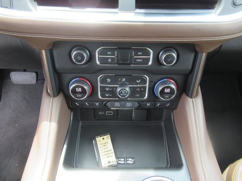 Used 2022 Chevrolet Suburban High Country image 23