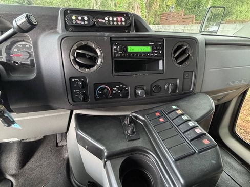 Used 2009 Ford E-450 and Econoline 450 RWD image 16