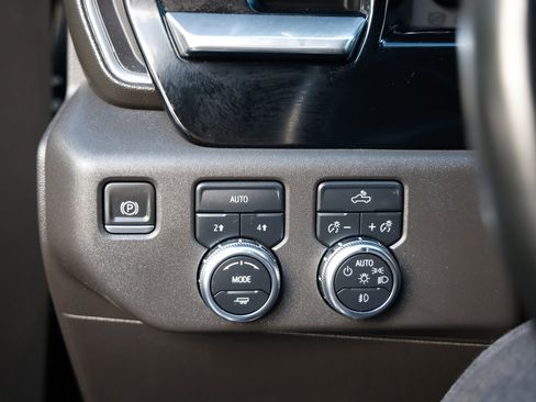 Used 2023 GMC Sierra 1500 Elevation w/ LPO, Elevation Black Package image 42