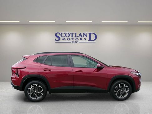 Used 2024 Chevrolet Trax LT FWD image 5