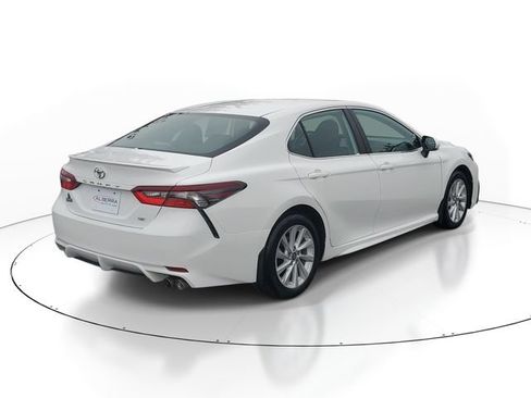 Used 2024 Toyota Camry SE FWD image 4