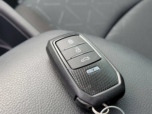 Used 2025 Toyota RAV4 XLE w/ Convenience Package FWD image 35
