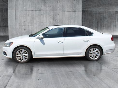Used 2018 Volkswagen Passat 2.0T SE FWD image 2