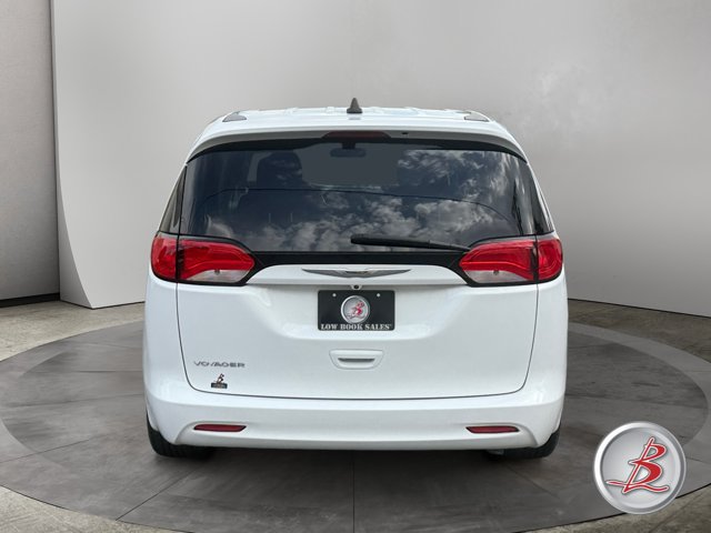 Used 2022 Chrysler Voyager LX FWD image 6