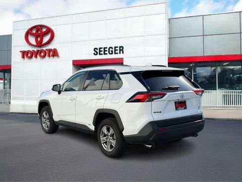 Used 2025 Toyota RAV4 XLE AWD/4WD image 9