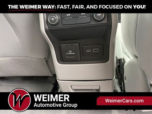Used 2023 GMC Acadia SLE w/ Driver Convenience Package AWD/4WD image 22