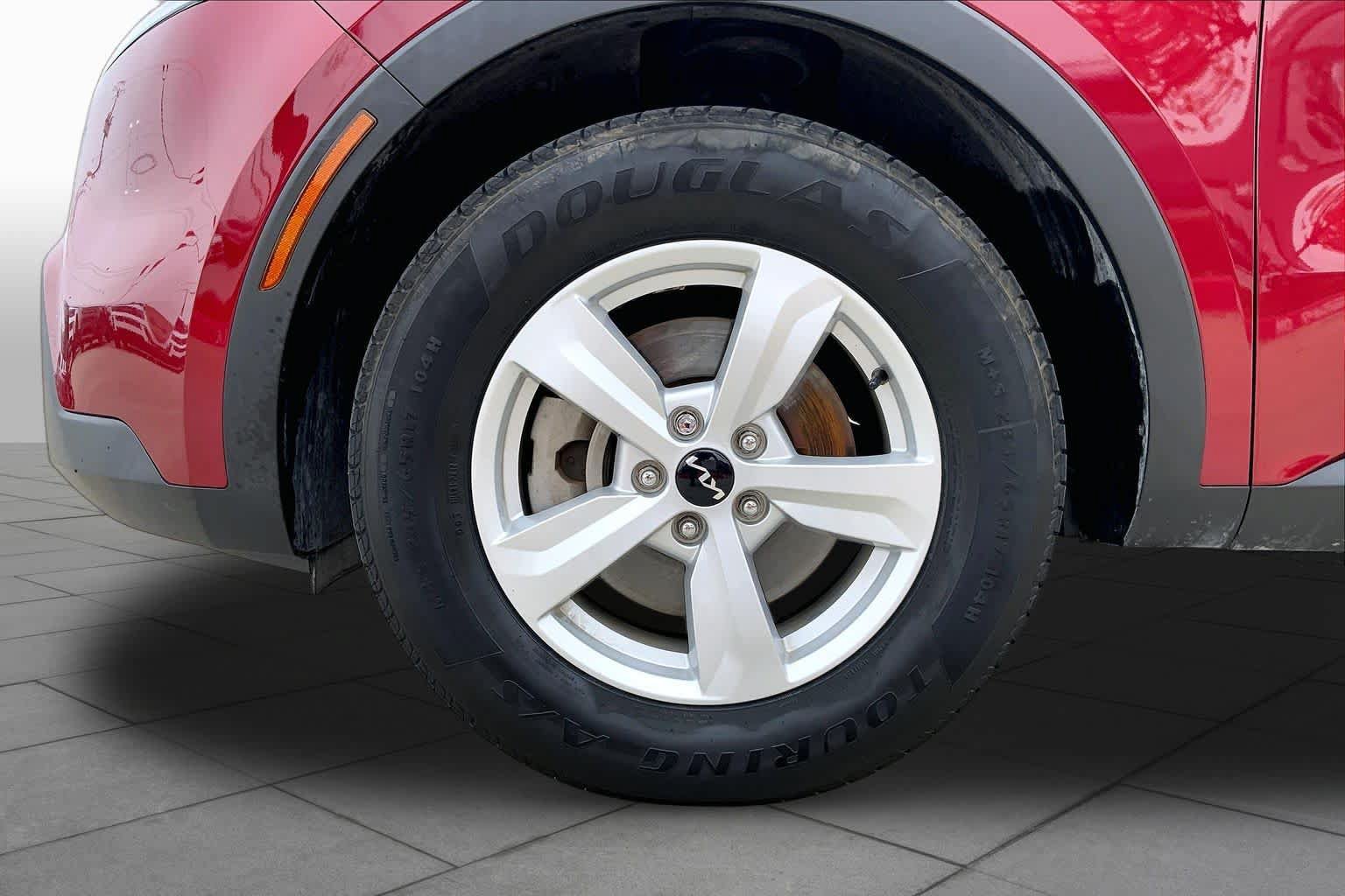 Used 2023 Kia Sorento LX FWD image 11