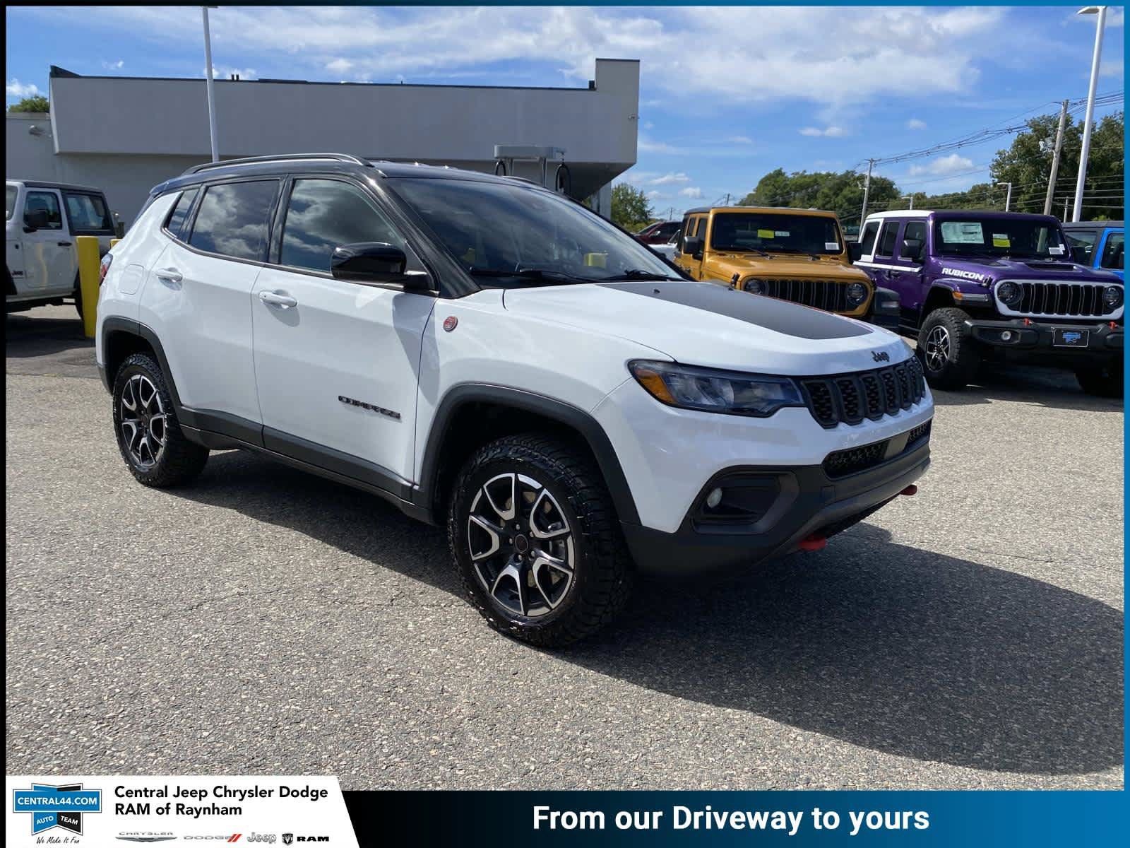 Certified 2026 Jeep Compass Trailhawk AWD/4WD image 1
