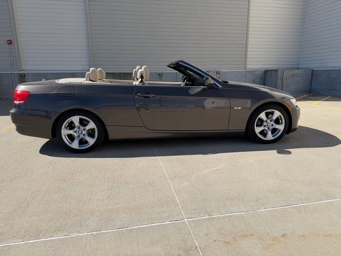 Used 2010 BMW 328i Convertible w/ Premium Pkg image 8