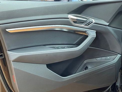 Used 2021 Audi e-tron Premium w/ Convenience Plus Package image 14