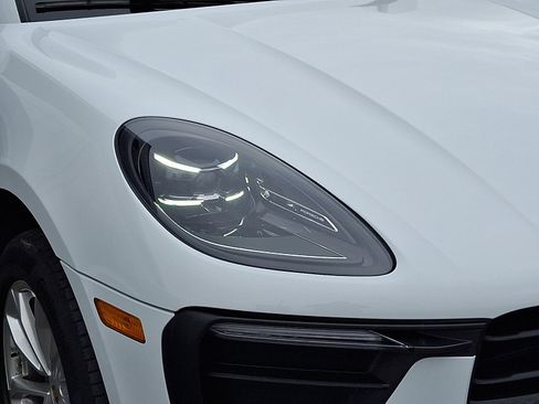 Used 2022 Porsche Macan image 9