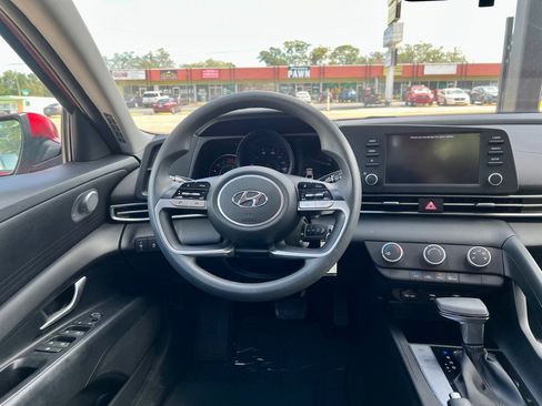 Used 2021 Hyundai Elantra SE FWD image 38