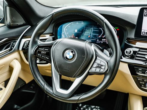 Used 2021 BMW 530i 530i w/ Premium Package image 13