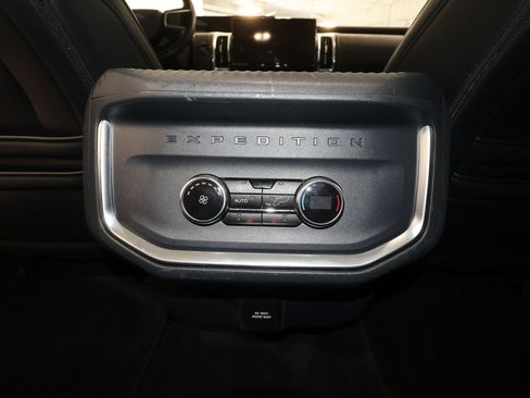 Used 2025 Ford Expedition Platinum AWD/4WD image 31