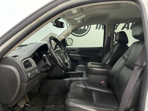 Used 2011 Chevrolet Avalanche LT w/ Suspension Package, Off-Road AWD/4WD image 11