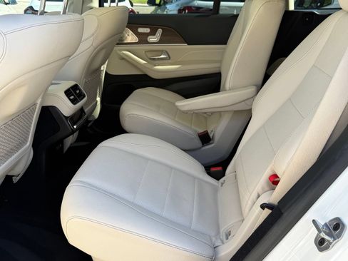 Used 2022 Mercedes-Benz GLS 450 4MATIC image 41