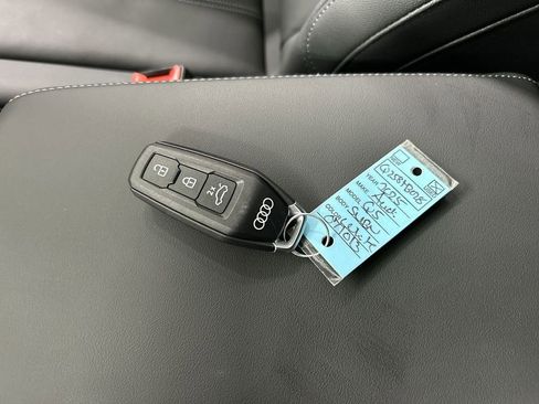 Used 2025 Audi Q5 Premium w/ Convenience Package image 12