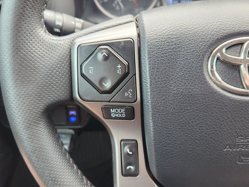 Used 2020 Toyota Tacoma SR5 AWD/4WD image 15