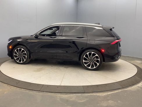 Used 2025 Lincoln Nautilus Black Label AWD/4WD image 2
