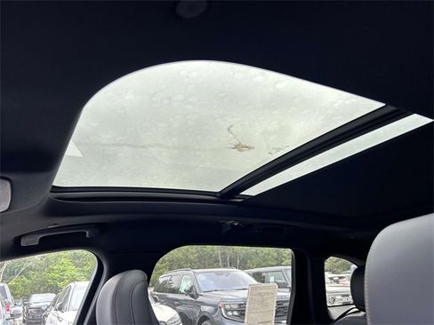 New 2025 Lincoln Nautilus Premier w/ Equipment Group 102A image 22