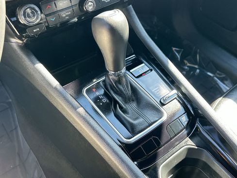 Used 2023 Jeep Compass Limited image 19