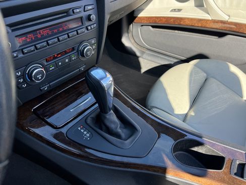 Used 2009 BMW 328i Convertible image 24