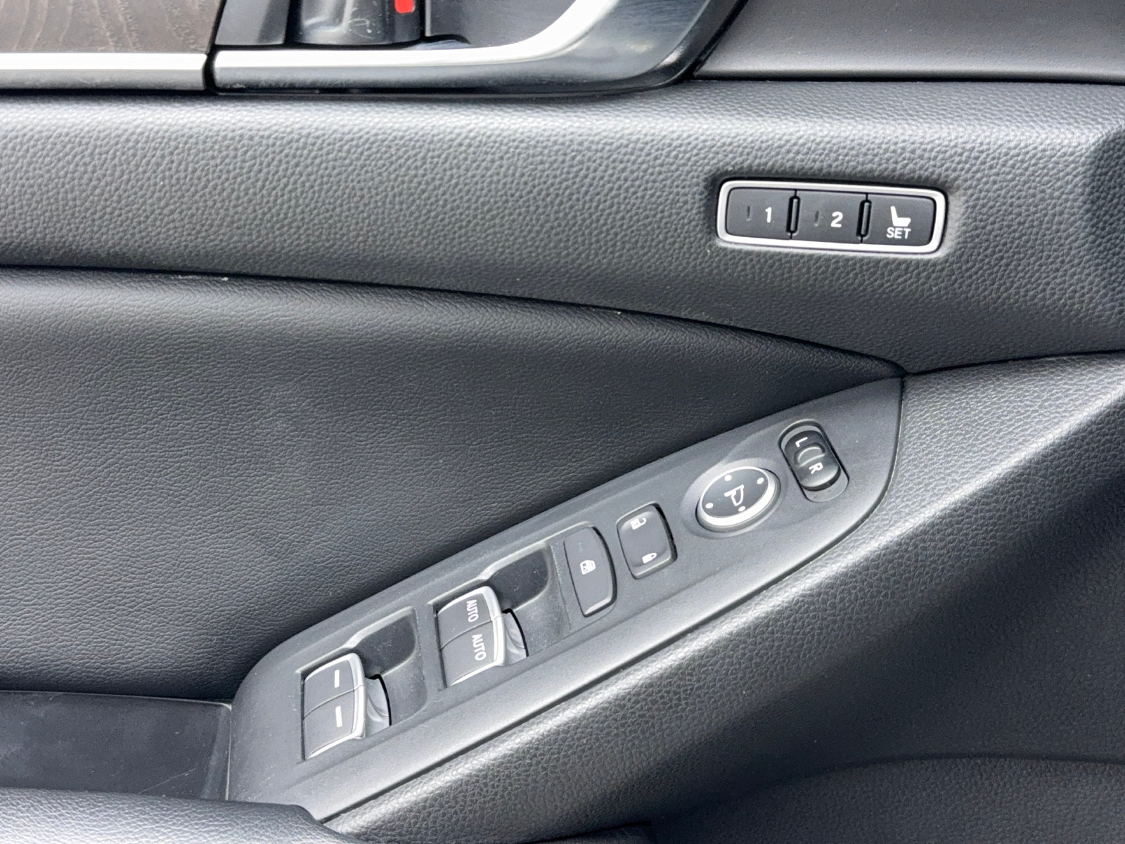 Used 2018 Honda Accord EX-L image 22