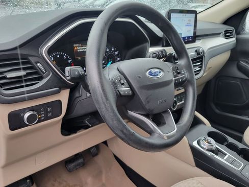 Certified 2020 Ford Escape SE image 16