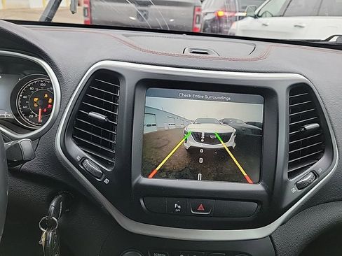 Used 2017 Jeep Cherokee Trailhawk w/ Safetytec Group image 7